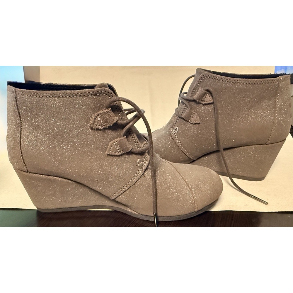 TOMS Kala Dusty Gold Star Suede Wedge Lace-up Booties Size 8.5W